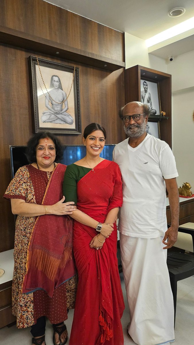 varusarath5's tweet photo. Got to meet our thalaivar @rajinikanth sir and invite him and latha aunty...thank you sir for always being so warm and loving..thank you @ash_rajinikanth for veinf so sweet as always..the apple didn't fall far from the tree..❤️❤️
@realsarathkumar @realradikaa 
#chayadevi #poojasarath @rayane_mithun