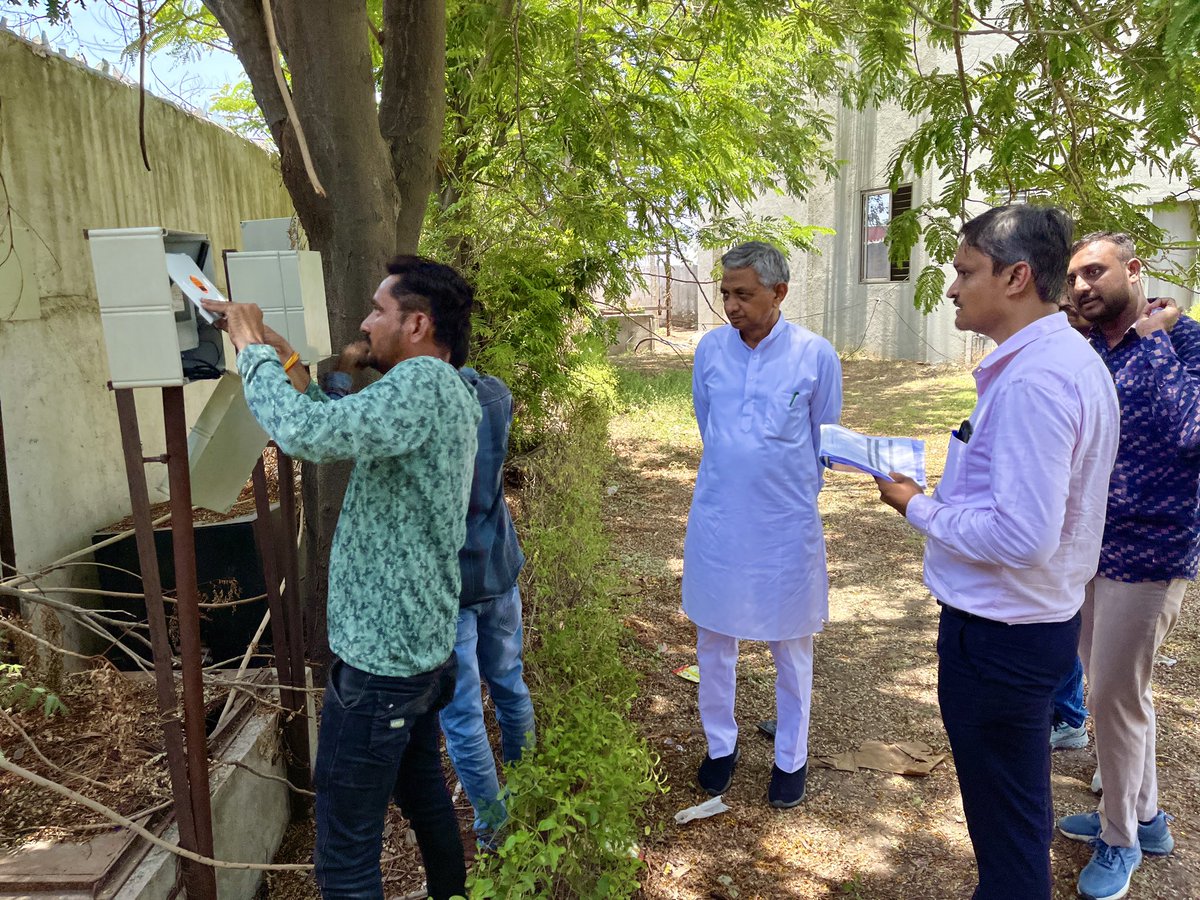 kunvarjibavalia's tweet photo. ઉનાળાના દિવસોમા પાણીની વ્યવસ્થાનું સ્વઅવલોકન કરવાના લક્ષ્ય સાથે મોરબી જિલ્લાના પ્રવાસ દરમિયાન ગાળા હેડવર્કસ, નજરબાગ હેડવર્કસ, એન. સી.- ૭ સંપ, પાણી પુરવઠા ફ્લો મીટર ચેક તેમજ (1/2)

#KunvajiBavaliya #CabinetMinister  #Gujarat #GWSSB #watersupply #Morbi https://t.co/JgEIQj6BkR