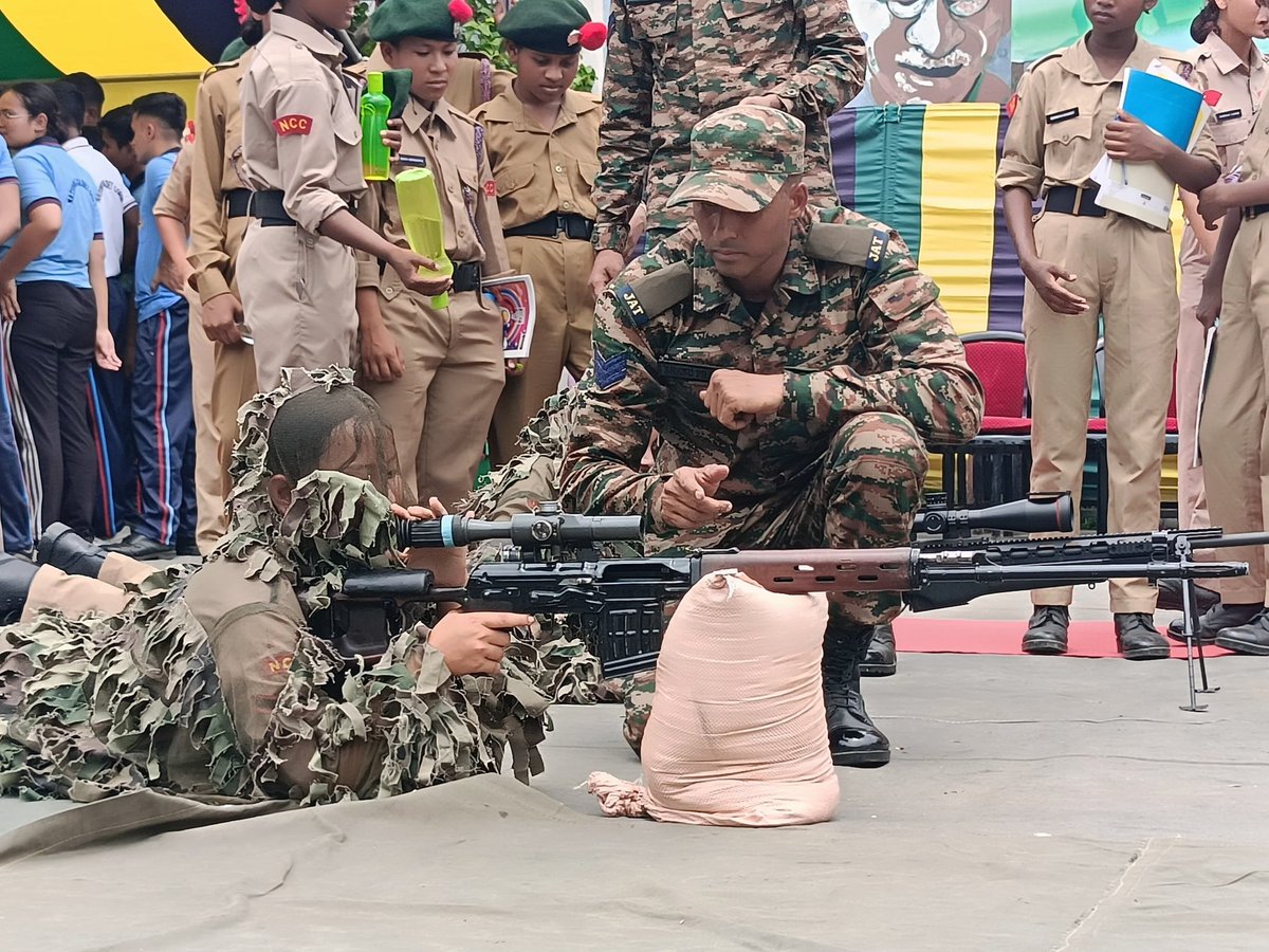 nccner's tweet photo. Cadets of #5AssamBnNCC had an exhilarating experience at the Indian Army's equipment display. Meeting soldiers, seeing cutting-edge technology up close, and attending a motivational lecture has truly inspired them to aim higher and serve with pride! 🇮🇳⚔️ @HQ_DG_NCC @GajrajCorps_IA @adgpi