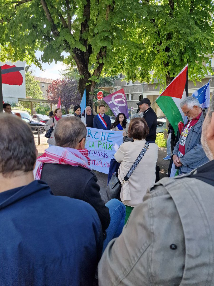 leilachaibi's tweet photo. À Argenteuil avec @PaulVannierFI pour soutenir la marche pour la paix et la justice sociale de notre candidat @BENALIBrahim20.
💪250 km de marche entre Roubaix et Paris, à la rencontre des citoyens. Bravo à eux !
👉Pour des députés de terrain votez @ManonAubryFr #UnionPopulaire https://t.co/xEqjV9oSV2