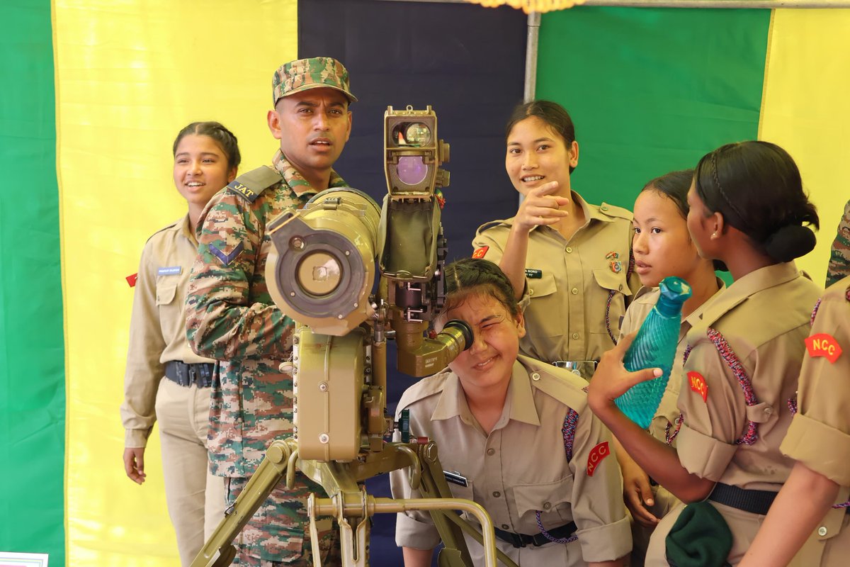 nccner's tweet photo. Cadets of #5AssamBnNCC had an exhilarating experience at the Indian Army's equipment display. Meeting soldiers, seeing cutting-edge technology up close, and attending a motivational lecture has truly inspired them to aim higher and serve with pride! 🇮🇳⚔️ @HQ_DG_NCC @GajrajCorps_IA @adgpi
