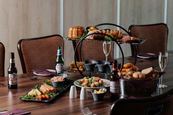 OwlertonStadium's tweet photo. It's now less than 2 weeks till #Fathers Day 😁 

Have you secured your spot at #Owlerton for an action-packed day of family fun and delicious food? 🏟️ 

Our restaurant is full but you can still treat Dad to the beloved Trackside Trio or one of our hospitality boxes! 🏆 https://t.co/QGN9uKAwp4