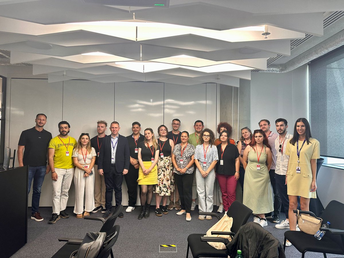 FondacijaDivac's tweet photo. 👉🏼Mladi iz #DigiPath studijske posete u okviru projekta #Erasmusplus, imali su priliku da čuju o #itbootcamp i da posete kampus @ncr_voyix. 

📝U NCR Voyix-u su imali priliku da čuju čime se kompanija bavi, kao i da razgovaraju direktno sa menadžerima i zaposlenima.
#youth https://t.co/fkPlwe7Va0