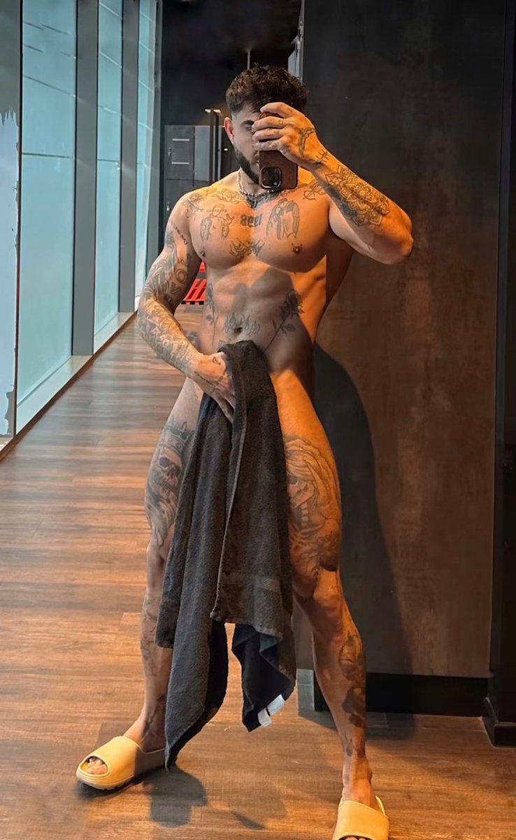 Want to see what's underneath? 🥵🔥