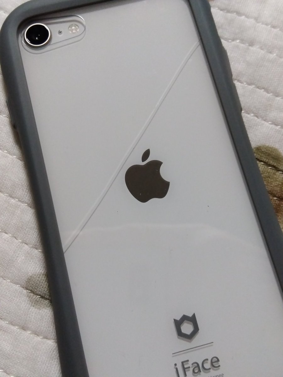 1031513's tweet photo. 胸ポケ入れて刈払機使って飛び石ヒットなんだろうけど、数日前にカバー替えたばっかなのが辛い。 https://t.co/LNt03Cg04L