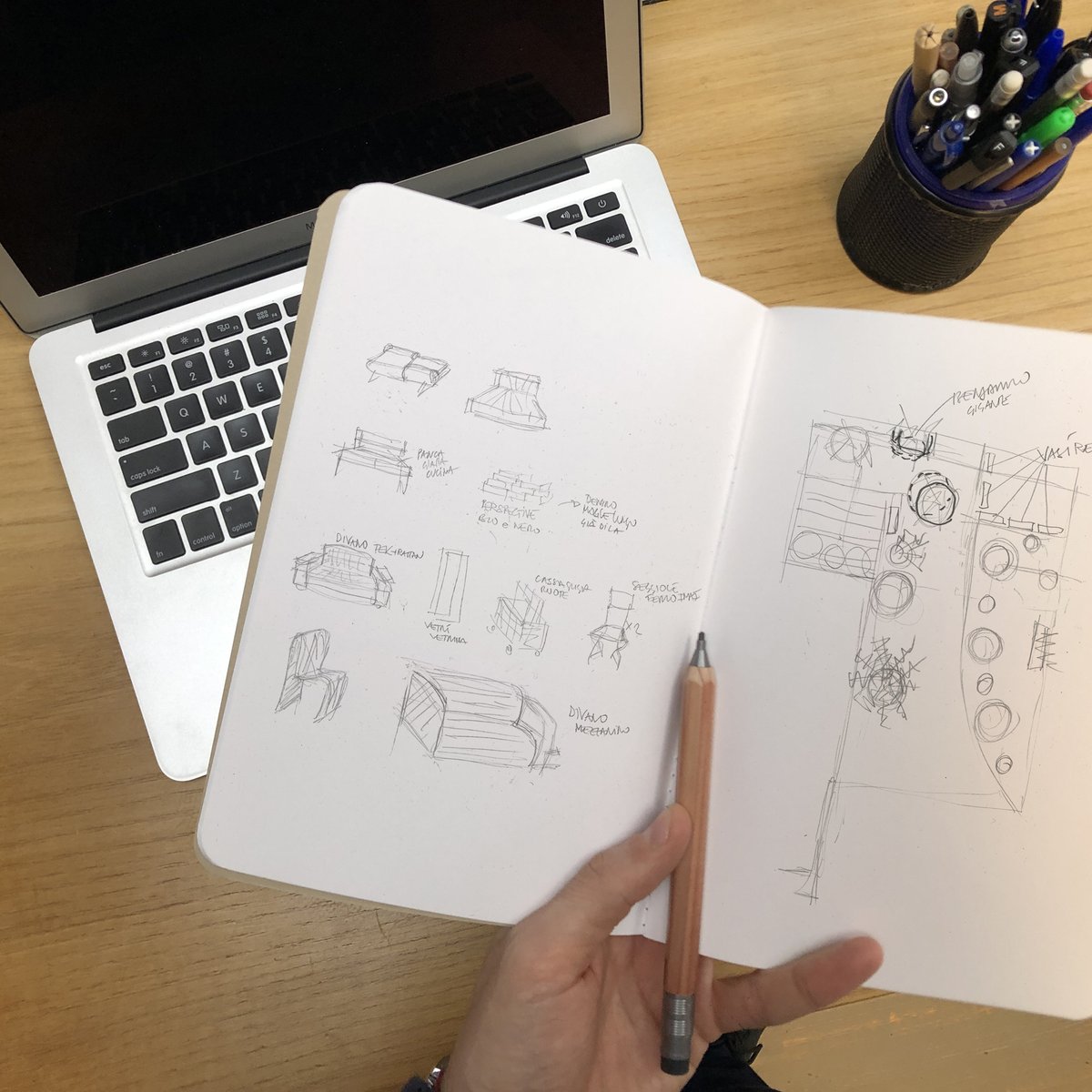 RRamiStudio's tweet image. Discover your inner artist with our personalized sketchbooks! Dive into a world of creativity where every stroke tells a unique story.