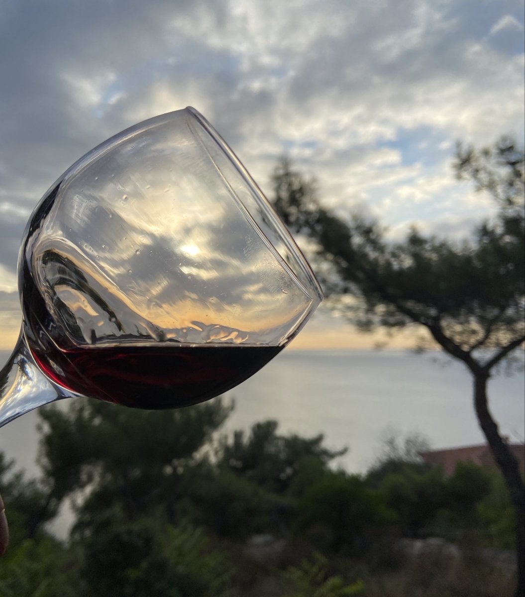 desdenova(γιώργος_yorgo_δεμίρ) tweet media