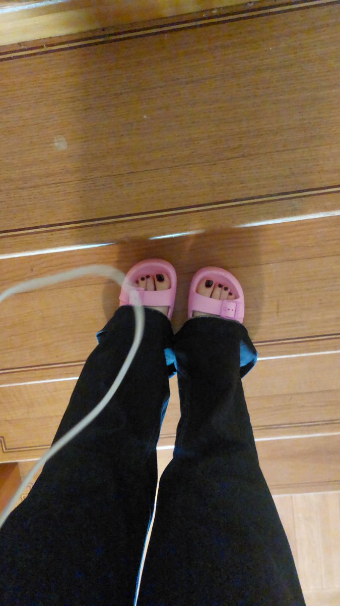 Sınavdan işe giderken topuğum kırıldı. Kombinin bütün slaylik öldü aq