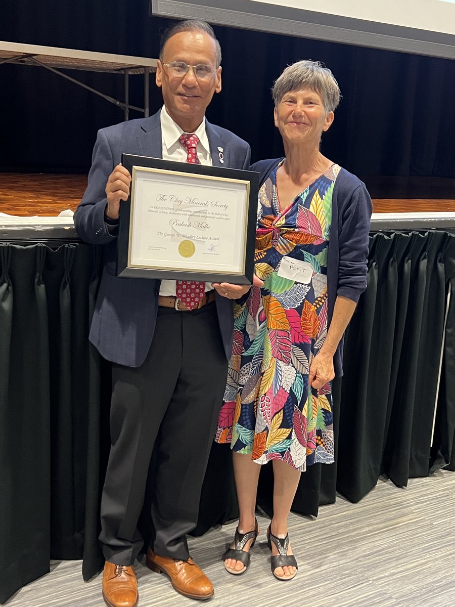 ClayMineralsSociety (@clayminsociety) on Twitter photo Our 2024 Recipient of Brindley Lecture Award Prakash Malla! The outgoing president Sabine Petit welcomed him with the certification of recognition. Photo: 61st Annual Conference of CMS, Hawaii! Please read his bio in this post and in the Elements mag. #clay <a href="/CMG_minsoc/">Clay Minerals Group</a> #award Our 2024 Recipient of Brindley Lecture Award Prakash Malla! The outgoing president Sabine Petit welcomed him with the certification of recognition. Photo: 61st Annual Conference of CMS, Hawaii! Please read his bio in this post and in the Elements mag. #clay <a href="/CMG_minsoc/">Clay Minerals Group</a> #award