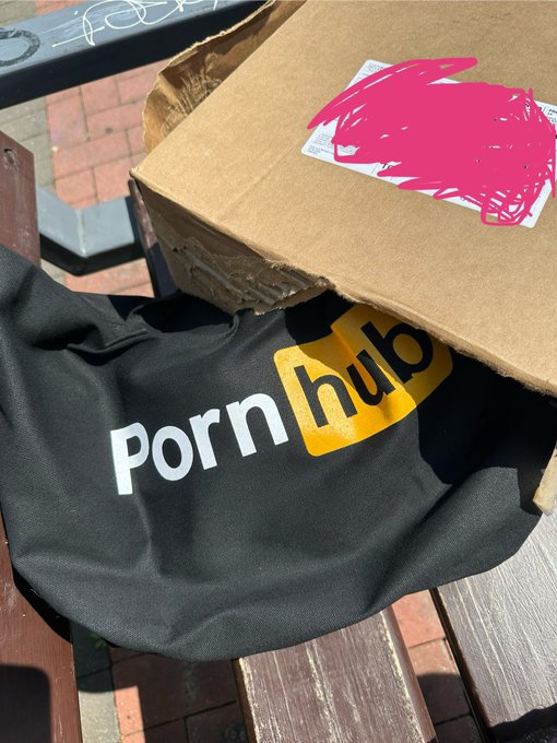 We got a gift from Pornhub. Make a review? https://t.co/lwvF23QMMw