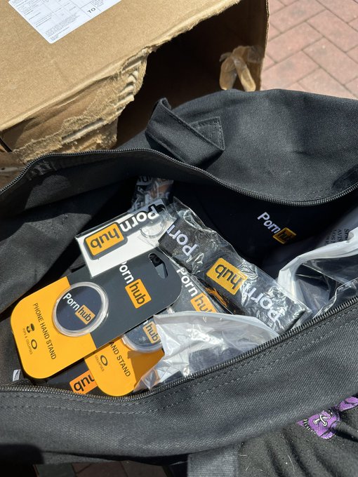 We got a gift from Pornhub. Make a review? https://t.co/lwvF23QMMw