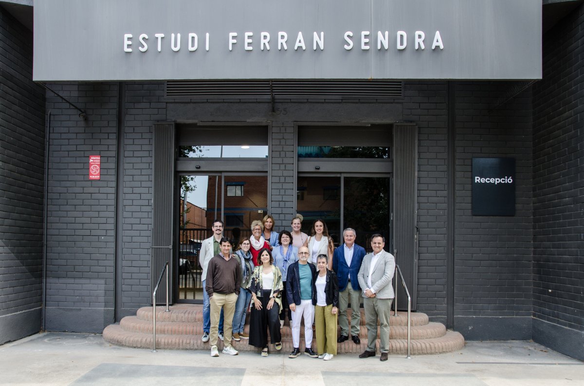 ASCEFcat's tweet photo. Dimecres 5 de juny, un grup de membres de l’ #ASCEF vam visitar l’Estudi Ferran Sendra per conèixer el seu dia a dia, vam tenir l’oportunitat de conèixer i debatre amb l’equip humà, visitar les instal·lacions i descobrir com és el procés que els permet fer realitat les idees. https://t.co/wj1jtpSUro