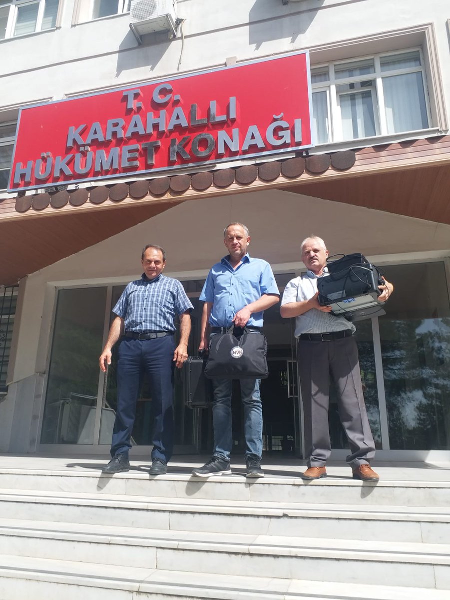 KarahallM's tweet photo. Bu gün Müdürlüğümüz gelemeyen Karbasan mahallemizde engelli vatandaşlarımızın Adreste kimlik başvurularını aldık https://t.co/Jvi0PyJCmo