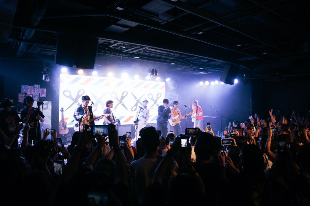 TheJuans_BAND's tweet photo. Happy to share the stage with our brothers, ALAMAT! Kung namiss niyo ang #JAMwithTheJuansxAlamat, an online experience is coming your way next week! Kaya abang abang lang, team online! 😉 https://t.co/GuBS7IksBx