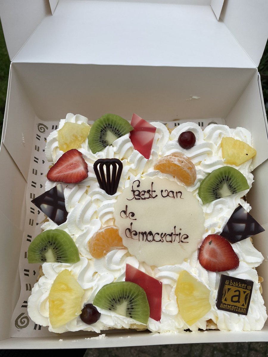 Taart op verkiezingsdag! Traditie!