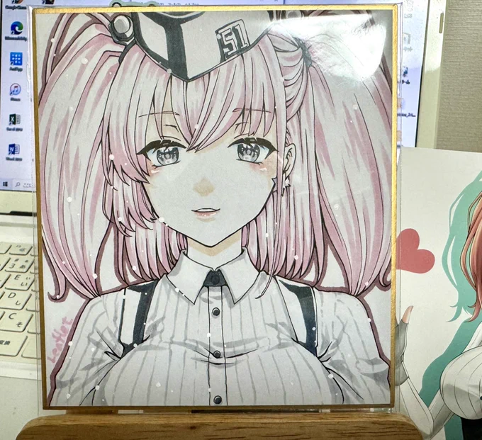 神戸にてカタバミさんの色紙と新刊購入しました!!美人のアトランタ色紙にニパさんもご満悦です!新刊の艦娘採録は私の合同誌に寄稿して頂いたイラストや未収録のものまで、綺麗なイラスト沢山なので!今回神戸かわさきに参加出来なかった方もBOOTHにて購入できますのでこの機会に是非! 