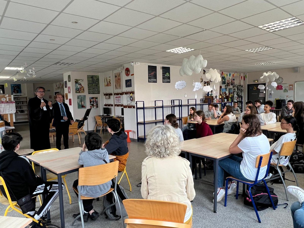 INITIADROIT (@initiadroit) on Twitter photo Nous remercions vivement le Président <a href="/JRaphFernandez/">fernandez</a> <a href="/Conf_Batonniers/">ConférenceBâtonniers</a> et le Bâtonnier Stéphane Alaimo <a href="/barreau95/">Barreau du Val d'Oise</a> de s’être déplacés au collège <a href="/CollegeFrania/">Collège Frania EISENBACH-HAVERLAND</a> de Menucourt pour faire « vivre » le Droit et le auprès d’élèves de 4ème et de 3ème Nous remercions vivement le Président <a href="/JRaphFernandez/">fernandez</a> <a href="/Conf_Batonniers/">ConférenceBâtonniers</a> et le Bâtonnier Stéphane Alaimo <a href="/barreau95/">Barreau du Val d'Oise</a> de s’être déplacés au collège <a href="/CollegeFrania/">Collège Frania EISENBACH-HAVERLAND</a> de Menucourt pour faire « vivre » le Droit et le auprès d’élèves de 4ème et de 3ème