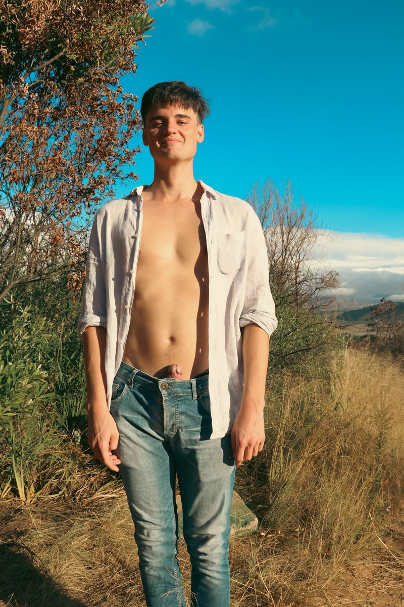 Hi I'm Sam, 

Repost this so I can receive more naughty pictures in my inbox please ;)

Yours truly,
a very good boy.