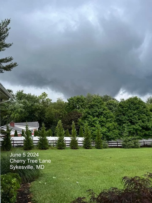 JustinWeather's tweet image. Storm Recap From June 5
🌪️ WORST in Maryland since June 1 2012
🌪️ 21 Tornado reports across Maryland (16), WV (4) , and Virginia (1)
💦 Numerous Water Rescues- Most in Harford County: 4 to 7 inches of rain fell
🔗Full Report justinweather.com/2024/06/06/tor…
🎥 Numerous Videos and Photos