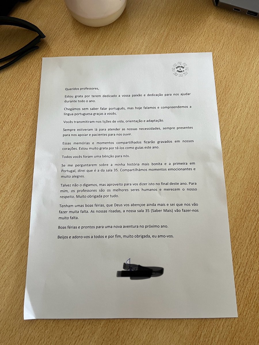 notreallyabitxh's tweet photo. Na escola onde leciono, existe a sala 35. 
A sala 35 (Acolher e Saber+) é um projeto de integração de alunos imigrantes. Durante todo o ano, muitos professores da escola foram passando pela sala, ajudando da forma que sabiam e podiam os novos alunos a aprender português. https://t.co/okT2Hy6mhG