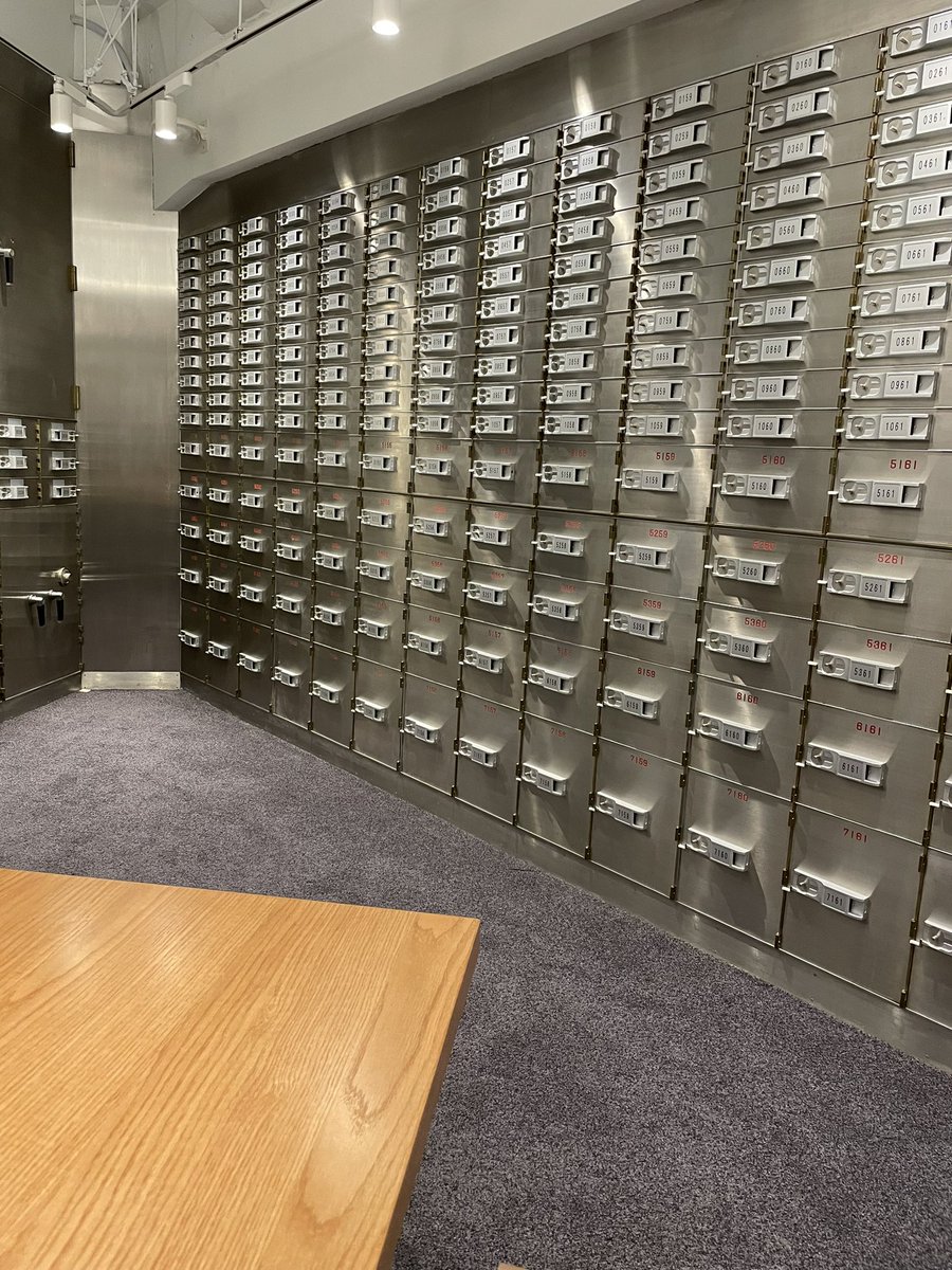 Olive LOUNGEまた行ったんだけど、Google Payのバーチャルカード画面見せたら三井住友銀行アプリ開けって言われるわ、金庫室は楽天モバイルのテザリング全く機能しないわ、かなりモヤッと体験だった。Wi-Fiやっぱり欲しいな。  #olivelounge