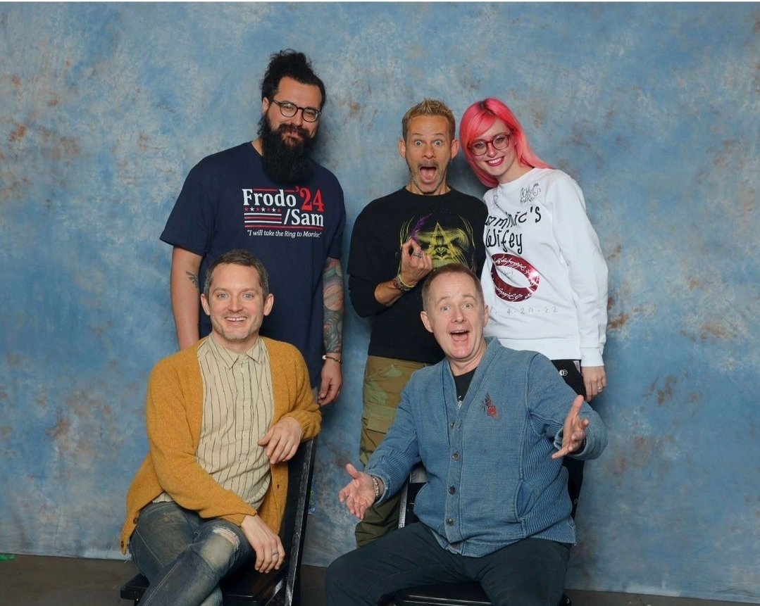 ObsoleteBeats's tweet photo. @myelessar New Orleans Fan Expo, January 2024. They all loved the shirt. My wife made her own shirt for them to sign. (My name is Dominic, so it was doubly funny) They all got a kick out of her shirt also. https://t.co/FglUemFq4o