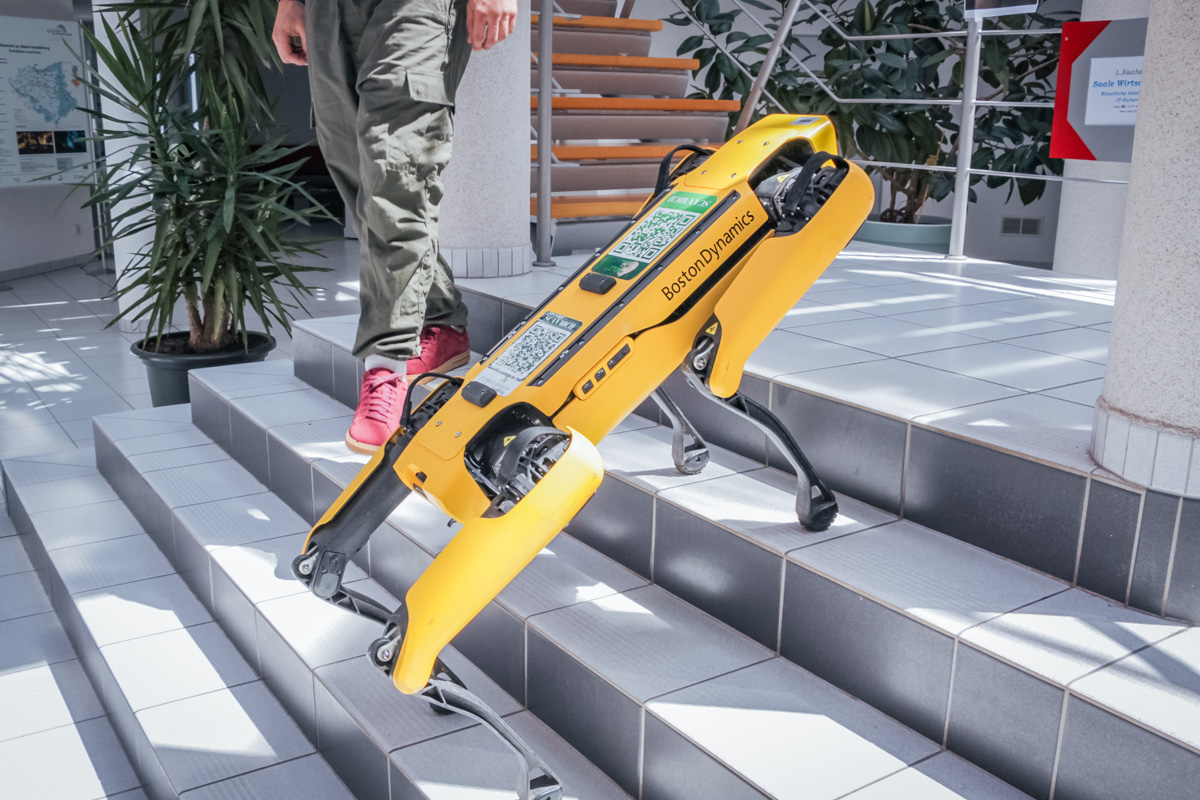 saalewirtschaft's tweet photo. Rückblick auf die erfolgreiche 1. Fachtagung KI und IT-Sicherheit des SaaleWirtschaft e.V. 🚀

Im IGZ Rudolstadt fand am 04. Juni die erste Fachtagung zu Künstlicher Intelligenz und IT-Sicherheit statt.
Weitere Infos unter:
➡ https://t.co/UfKCJceuOC https://t.co/kB6UDv3tna