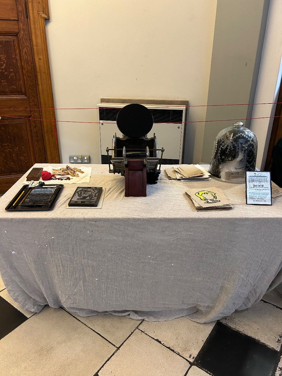 YorkExplore's tweet image. Local artist Stephen Lee Hodgkins is here today until 4pm at York Explore showing us how to use a letter press! Come and print your own flyer to take home with you ✨

#LetsCreate