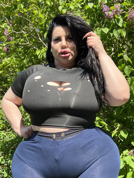 Want me to suck you off with these bad boys baby? 🔥😈🍆 https://t.co/dQs4fGs58f https://t.co/sWnkw3UEj