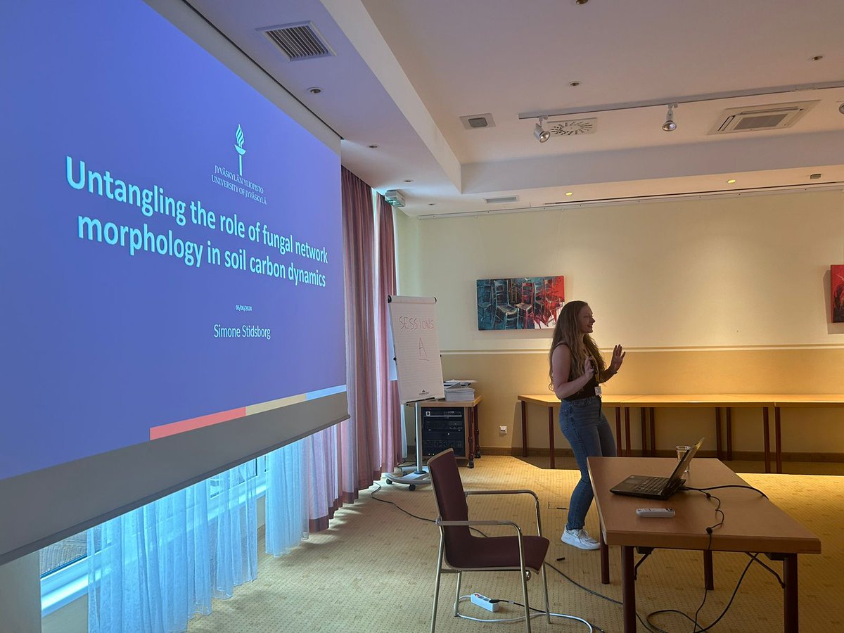 empseb31's tweet image. How to untangle the role of fungal network morphology in soil carbon dynamics is what we heard from Simone Stidsborg @EMPSEB29 

#EMPSEB29