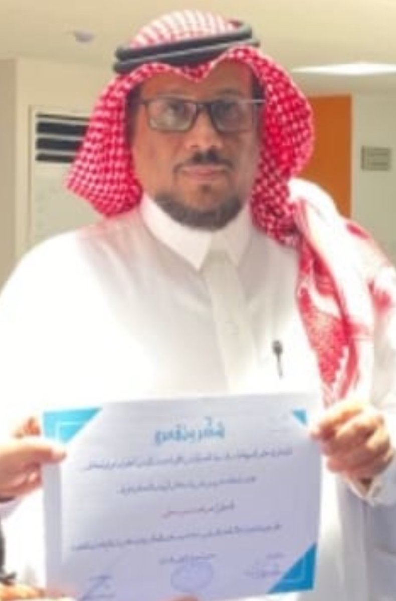 AJELNEWS24's tweet photo. إثر تعرضه لأزمة قلبية ..

وفاة المعلم " عمر بن محمد مسحلي " -رحمه الله- قبل بدء الاختبار بدقائق في مدرسة عمرو بن قيس الابتدائية بمحافظة العارضة في منطقة جازان.

- https://t.co/bhusuMBl0y
