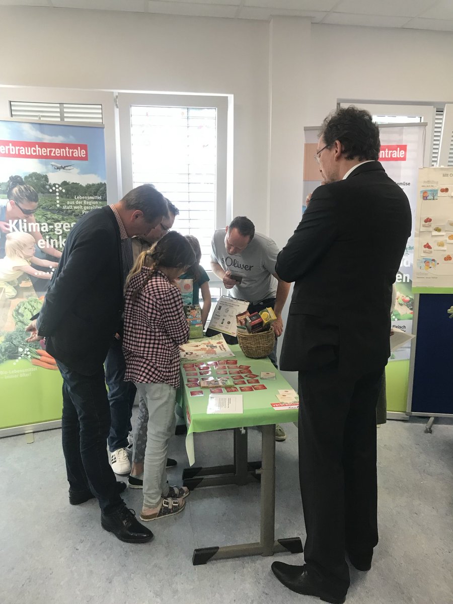 Eichhorst_A's tweet photo. #nachhaltigkeitbewegen in der @Regenbogenschule Tauchau 

Vielen Dank an die Schüler der Klasse 3 sowie Lehrer und Schulleitung und den Bürgermeister der Stadt Taucha @TobiasMeier 

#Ernährung
#Regionalität
#Nachhaltigkeit
Danke auch an MdL Holger Gasse
@cdusachsen
@CDU_SLT https://t.co/xFW4stMqFC