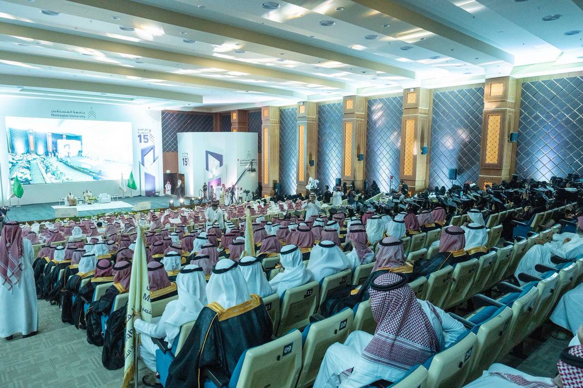 EmarahAlQassim's tweet photo. بعد أن رعى سموه حفل تخريج طلبة جامعة المستقبل..

سمو #أمير_منطقة_القصيم : أفتخر وأعتز بمخرجات جامعة المستقبل وبرامجها ومساهماتها المتعددة ومنها قبول ذوي وابناء شهداء الواجب والعديد من المشاركات المجتمعية والوطنية المقدرة . https://t.co/c7D85ibSTt