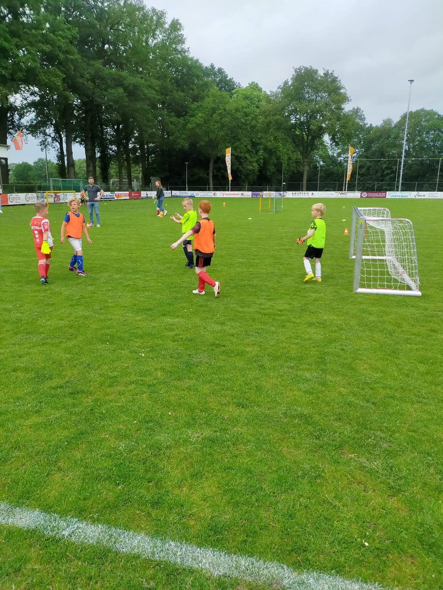 Komend seizoen start <a href="/SVBABBERICH/">SV BABBERICH</a> met het trainen van de leeftijdscategorie onder 6 jaar. Trainingen zijn tweewekelijks op woensdag. Aanstaande woensdag 12 juni om 16.00 uur is er een instuif om kennis te maken.
Voor info neemt u contact op met  Robin Swaters via 06-47097639.