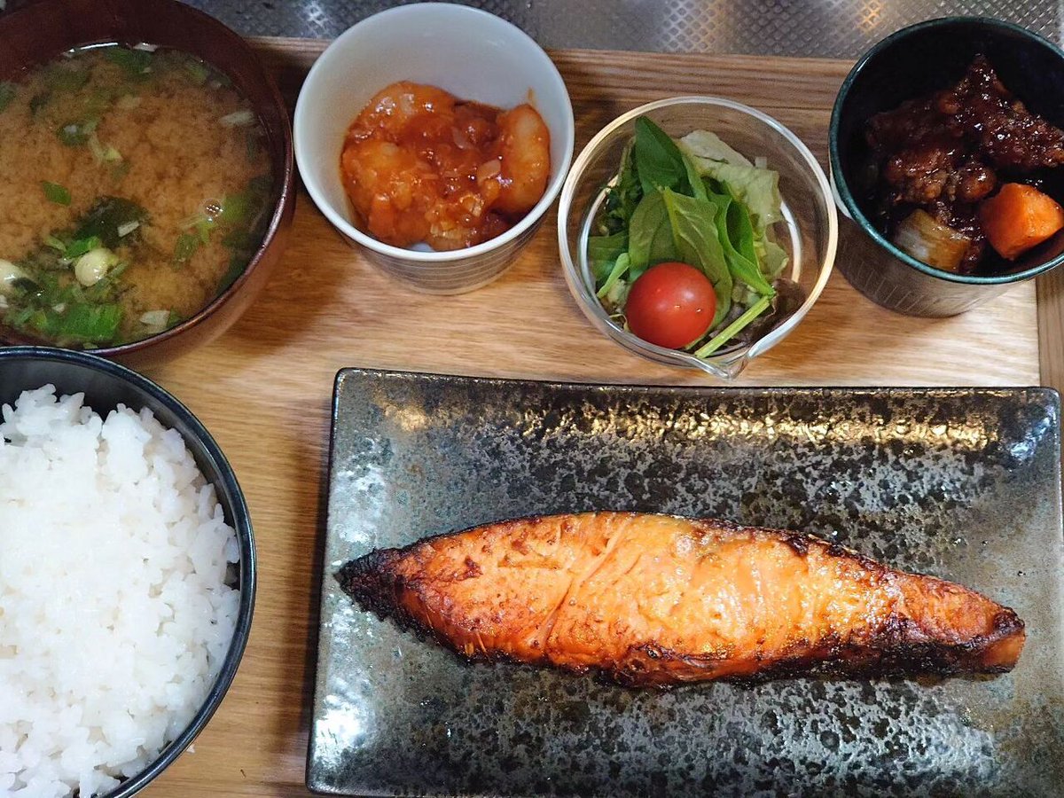 takephoto's tweet photo. #銀鮭の西京漬け焼き #エビチリ #酢豚 #grilled #salmon #shrimpchili #subuta #salad #dinner #mealathome #cooking #takekitchen #japanesefood #instafood #夕食 #夕ご飯 #夕ごはん #夕飯 #おうちごはん #自宅飯 #料理 #料理男子 #料理好きな人と繋がりたい #料理記録 https://t.co/crysSxIEJv