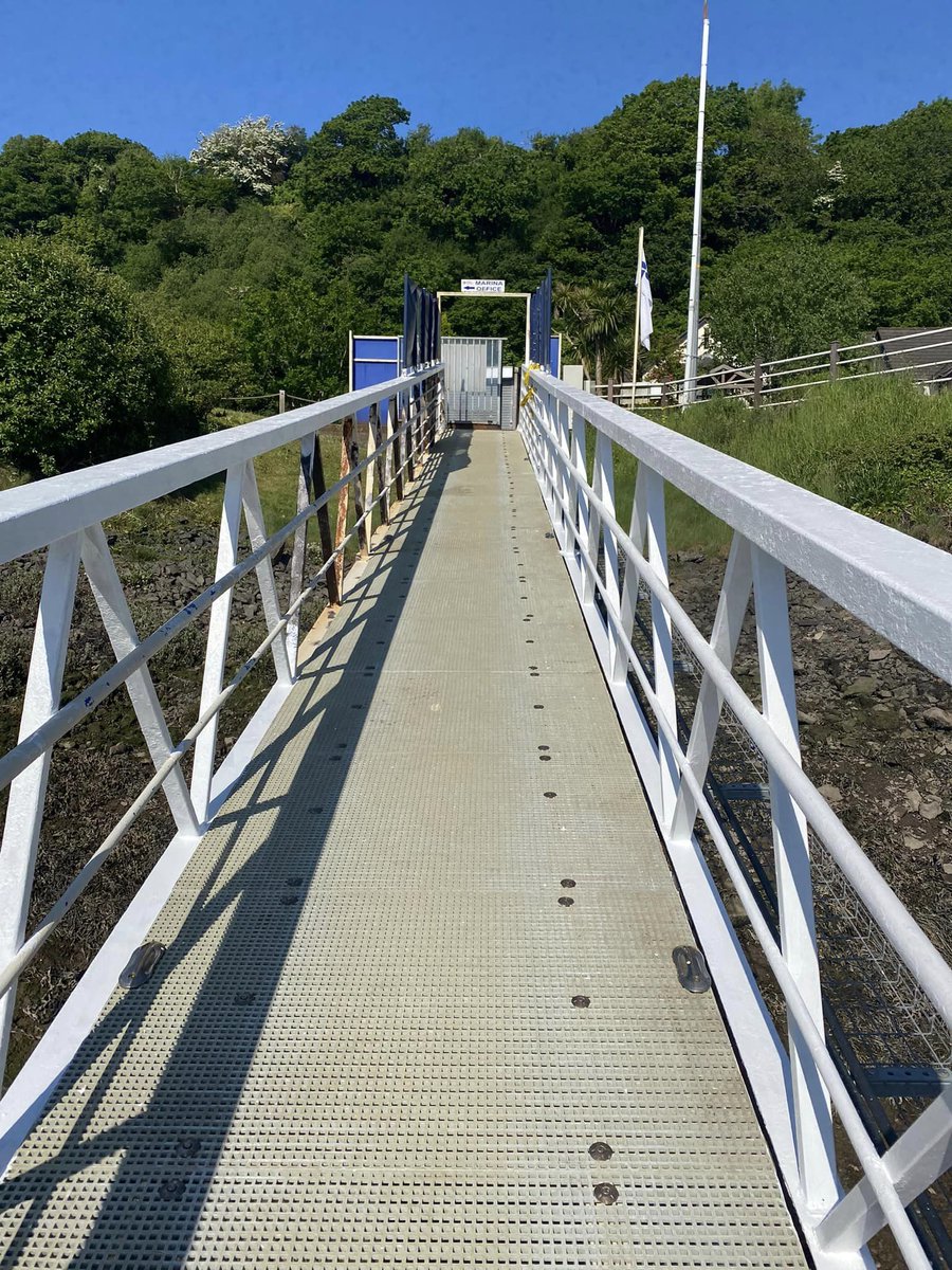 Havenmasters Adam &amp; Col have just about finished painting the 30m Lower Basin bridge. #forthbridge