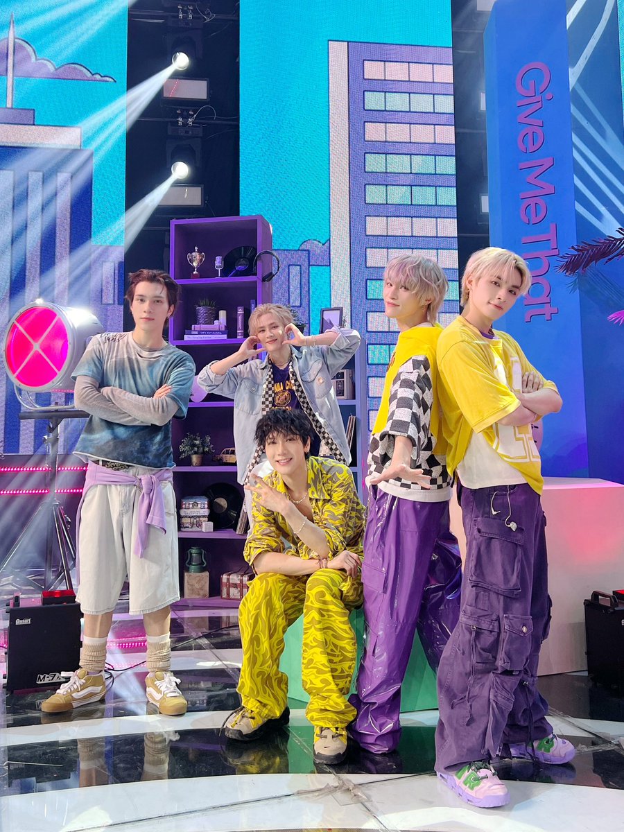 WayV tweet media