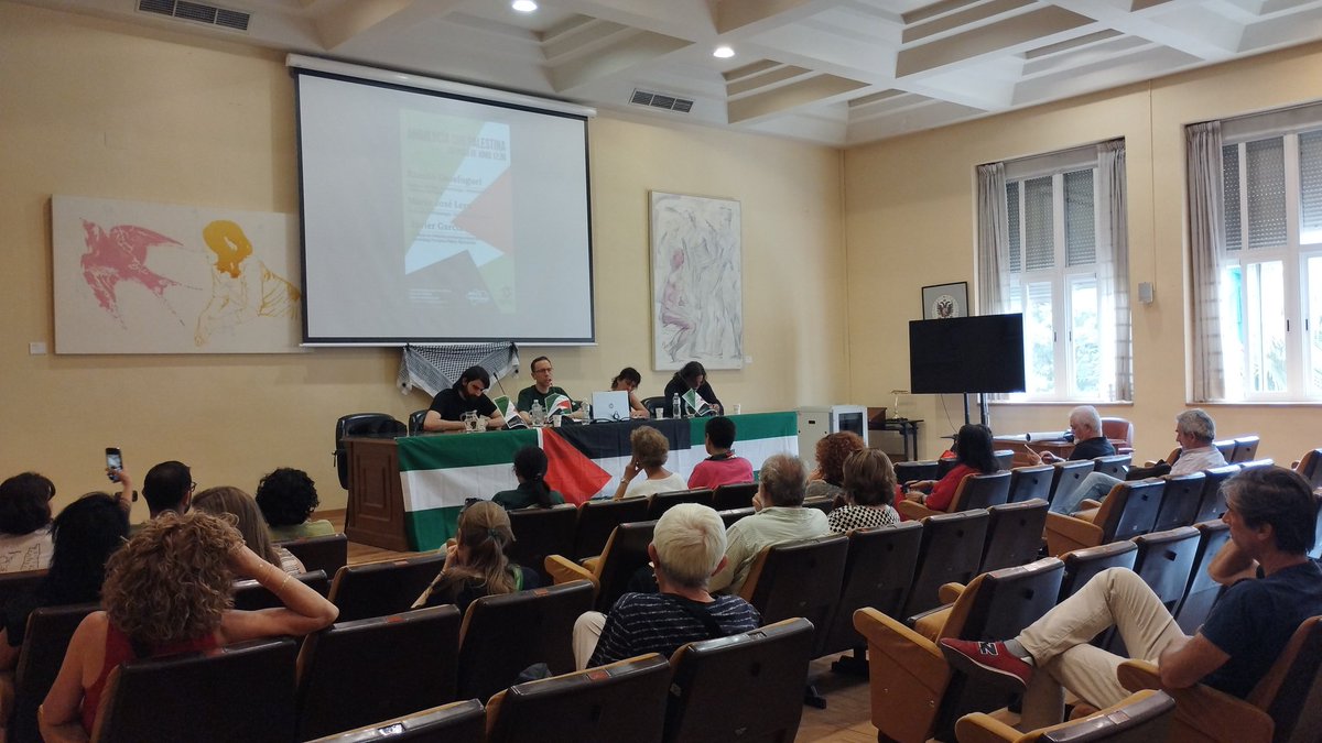 Comienza en la UGR el acto de #Andalucía con #Palestina. Por la libertad, por la paz y la esperanza de un futuro mejor.