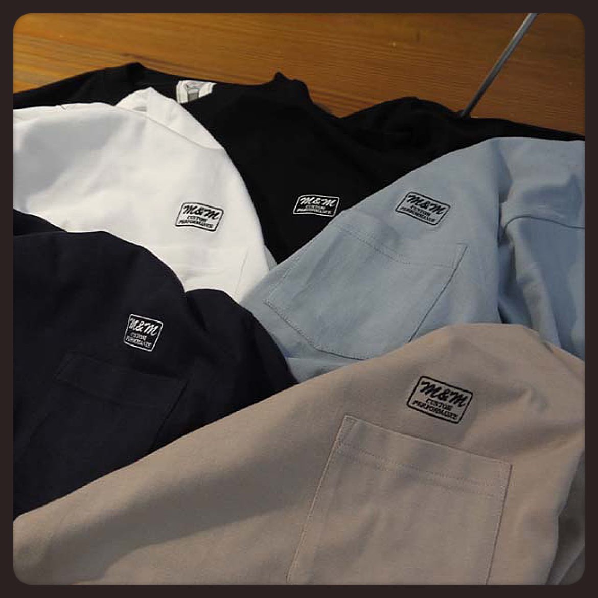 miracle_id's tweet photo. 【pocket】
"m&m -print s/s t shirt(pocket tee)-"
-on sale-
#mandm #mandmcustomperformance #pockettee #良い良い #ボディーカラーも良い #stock #全てxl #blackのみlあり https://t.co/gRmEbEdjWz