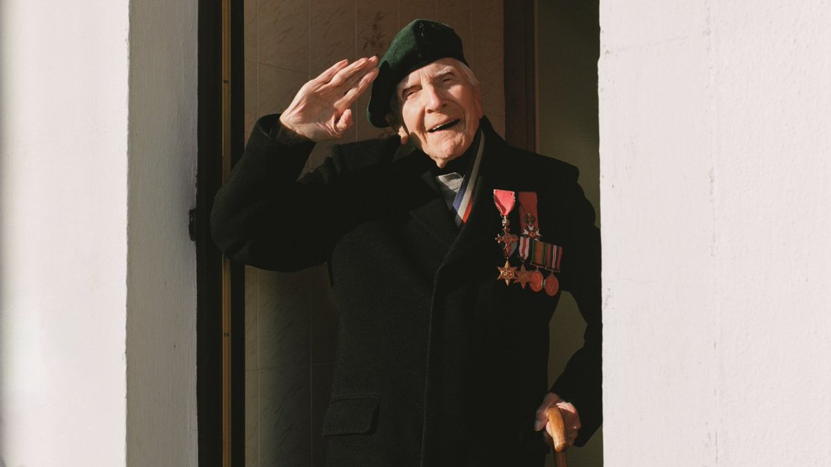 On #DDay80, we remember the courageous young men who stormed the beaches and made the ultimate sacrifice for our freedom🇬🇧

Their bravery will never be forgotten 🫡🌹

One such hero was Harry Billinge MBE, who shared his story with FMT⏬
🔗ugle.org.uk/discover-freem…

#Freemasons