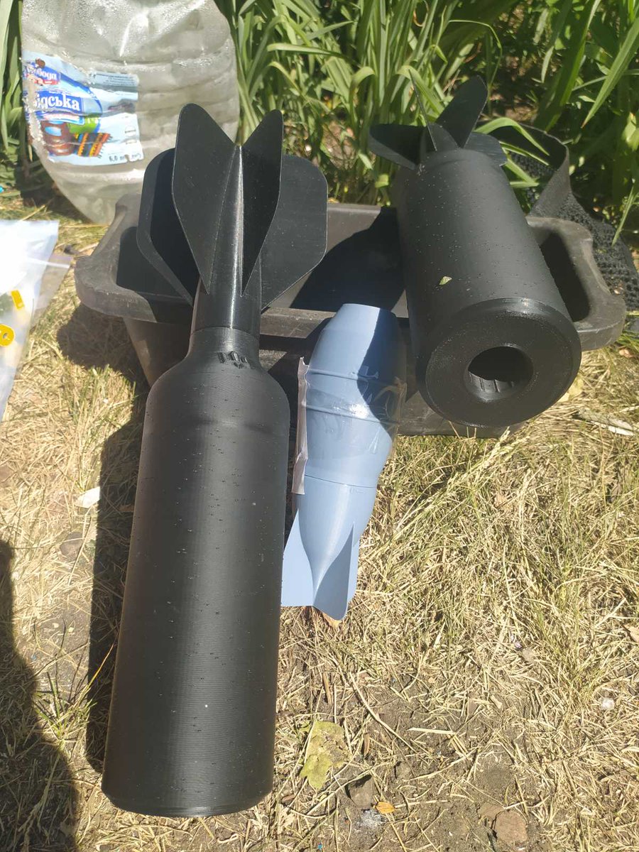 Alex82Web's tweet image. Good day!
Ukrainian defenders at the front need:
1) Bituminous resin is only such that it thickens - for making charges.
2) A welding machine and a grinder on a battery - for working with metal.
3) 255/65 R16C tires - to carry it all.
For help, write to messenger or comments.