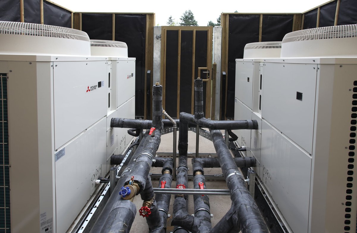 Ysgol Brynhyfryd has gone green with a major renewable energy upgrade! The school now features 100kW of solar power and two high-efficiency air source heat pumps, projected to save £19,000 annually and reduce carbon emissions by 28 tonnes! tinyurl.com/2559tc4o #21stCenturyS...