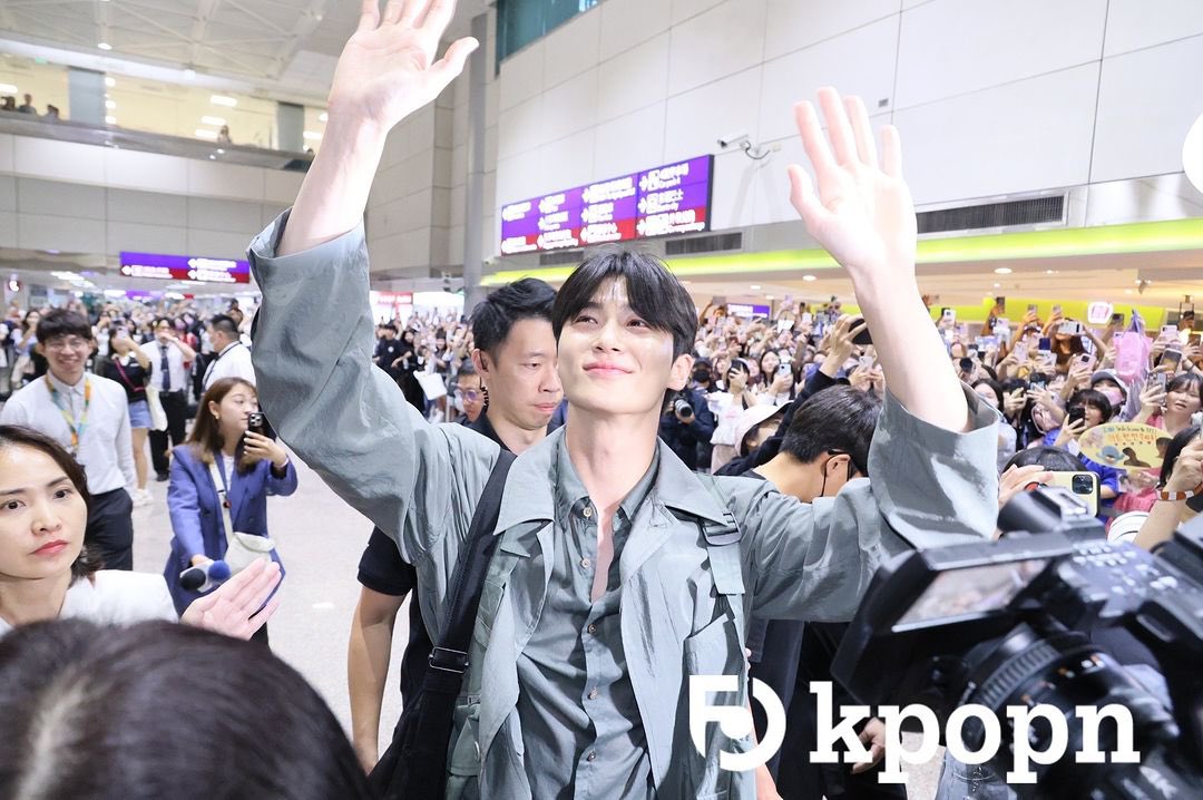 kdramasverse's tweet photo. It became a reality, from top star Ryu Sunjae, he is now cemented in history &amp; the industry as 
Top Star Byeon Woo Seok 💙🥹
#LovelyRunner #변우석 #ByeonWooSeok https://t.co/mZMzMPWj0h