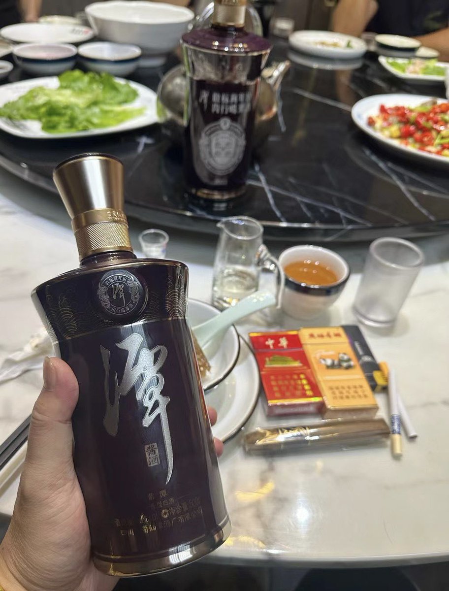 Xinbaobba's tweet photo. 喝酒迟到，奖励大黄蛇、蛇胆一枚😂 https://t.co/0SvTJXXC70