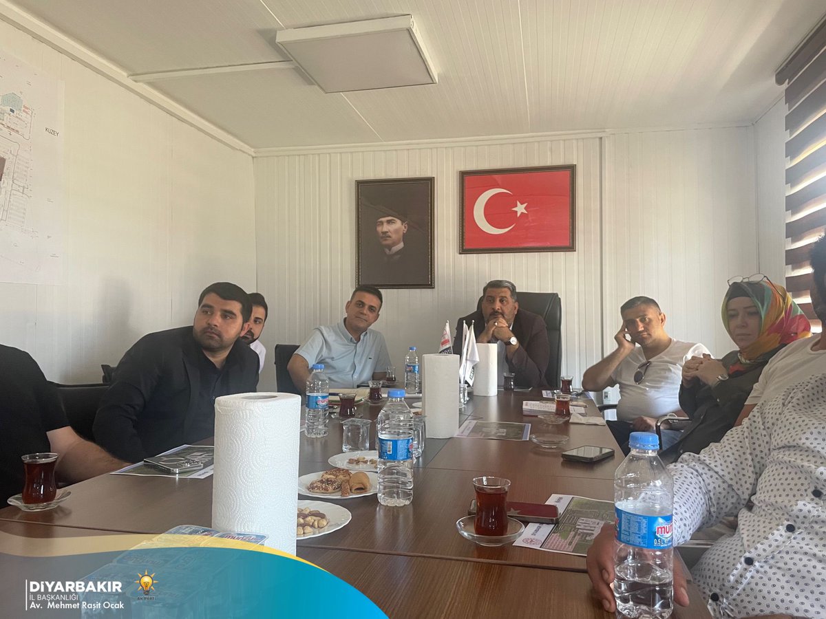 RasitOcak's tweet photo. Kadim Şehrimizin ihtiyacı, talebi, hayaliydi.

Cumhurbaşkanımız Sn.@RTErdogan’ın büyük desteğiyle plan, proje ve inşaatı devam eden şehir hastanemizin inşaat alanını ziyaret ederek Yeni Şehir Hastanesi inşaatı hakkında bilgi aldık.

Yapım aşaması devam eden Diyarbakır Yeni Şehir Hastanesi
Diyarbakırımıza hayırlı olsun şimdiden.

#diyarbakırşehirhastanesi #sağlıkbakanlığı @drfahrettinkoca
