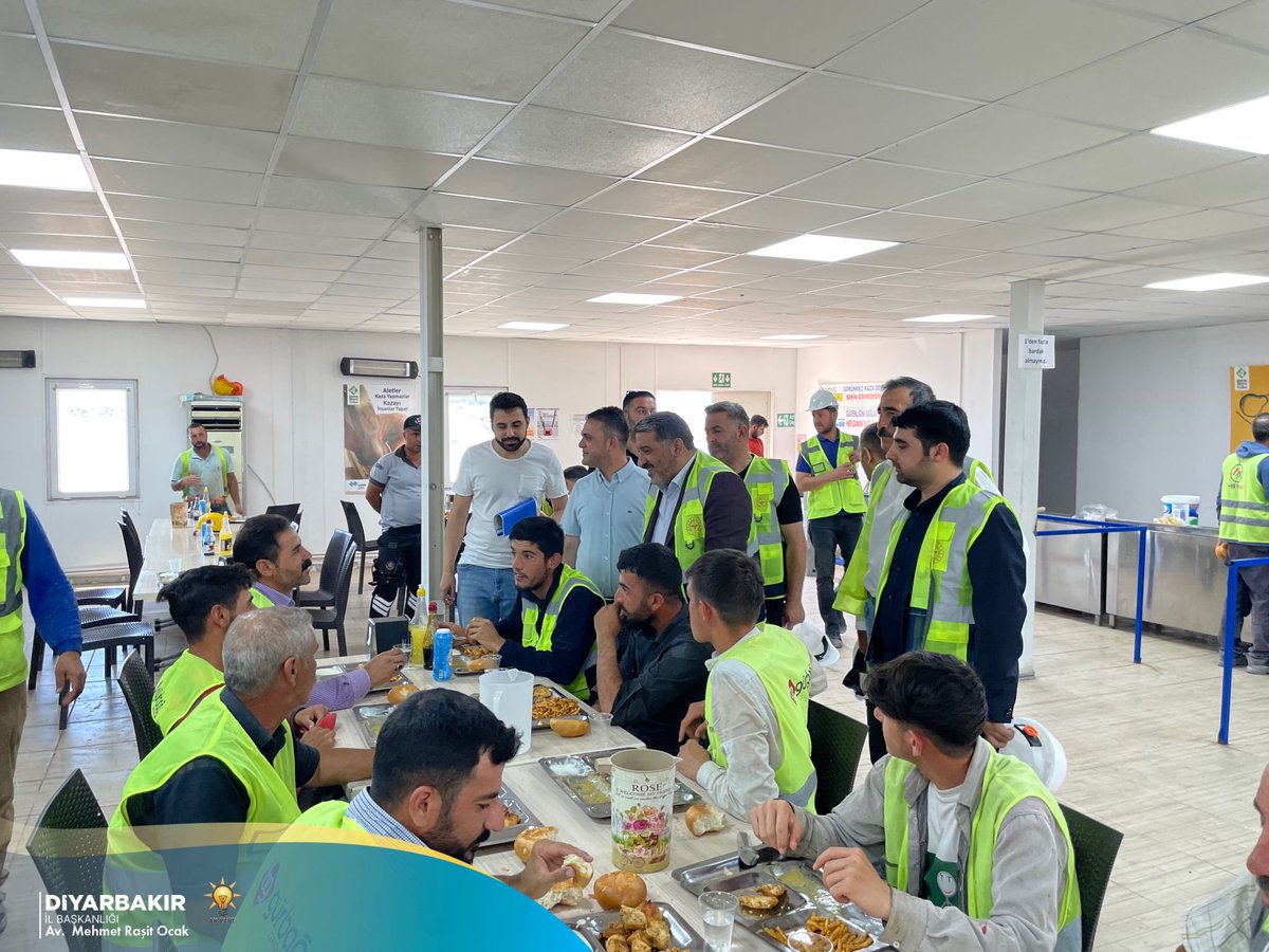 RasitOcak's tweet photo. Kadim Şehrimizin ihtiyacı, talebi, hayaliydi.

Cumhurbaşkanımız Sn.@RTErdogan’ın büyük desteğiyle plan, proje ve inşaatı devam eden şehir hastanemizin inşaat alanını ziyaret ederek Yeni Şehir Hastanesi inşaatı hakkında bilgi aldık.

Yapım aşaması devam eden Diyarbakır Yeni Şehir Hastanesi
Diyarbakırımıza hayırlı olsun şimdiden.

#diyarbakırşehirhastanesi #sağlıkbakanlığı @drfahrettinkoca