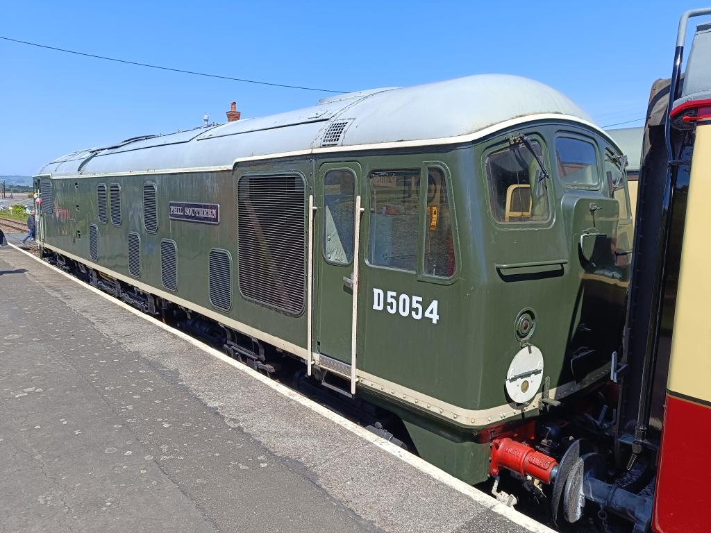 BLUE ANCHOR: 20054
A nice day in Somerset. Lunch by the sea I think!