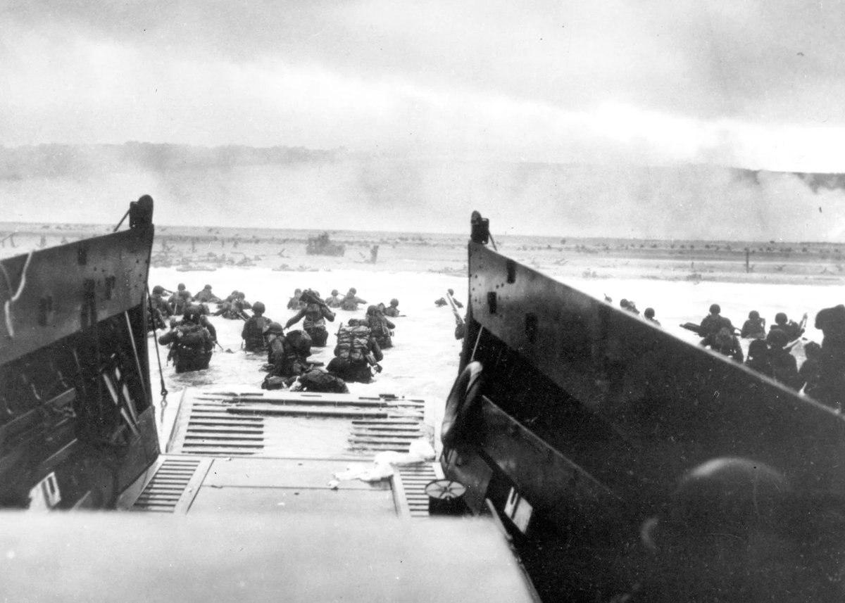 TheRealBuzz's tweet image. The story of D-Day can be partly told in the numbers. Nearly 160,000 allied troops landed. Almost 7,000 allied ships and over 11,000 allied aircraft supporting operations. 4,400 allied dead. 2,400 American casualties at Omaha Beach. 9,387 American graves at the Normandy American…