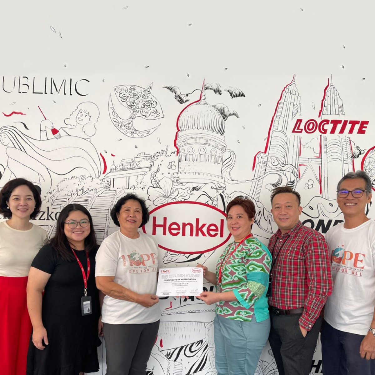 Henkel's tweet image. Together with the @projecthopeorg Welfare Association, #HenkelMalaysia hosted an 8-week #BakingWorkshop to empower 8 single parents &amp;amp; low-income individuals to start their own home-based baking businesses. 🚀🍰