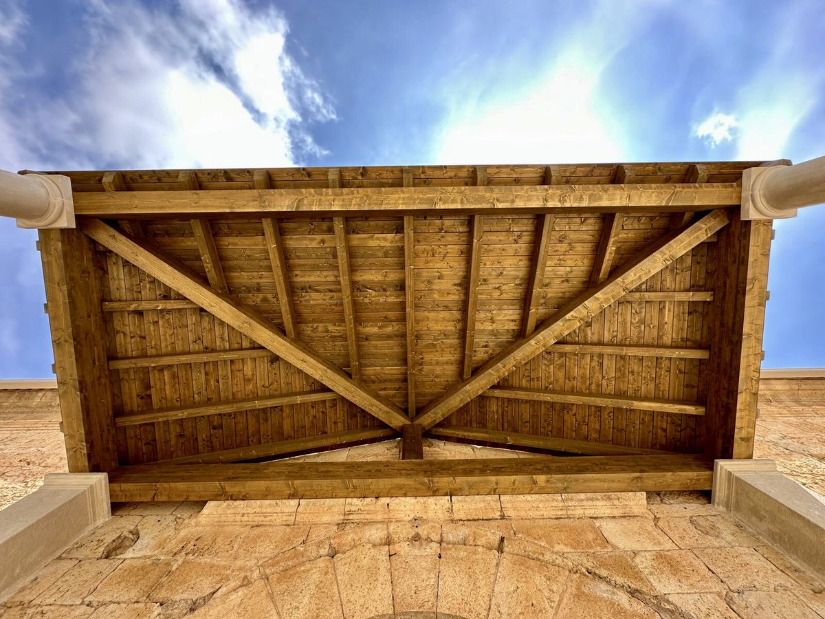 trcestructuras's tweet photo. Ejecución de pórtico de entrada con estructura de madera laminada y entarimado superior para Iglesia de San Andrés Apóstol en Ledaña (Cuenca).

Arquitecto: Fernando Ortega Pozuelo

#trcestructurasdemadera #trc #estructurasdemadera #maderalaminada #cubiertas #madera #arquitectura https://t.co/Rgx1p1DHgk